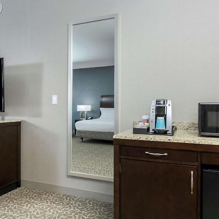 Hilton Garden Inn Shirlington Арлингтон Экстерьер фото