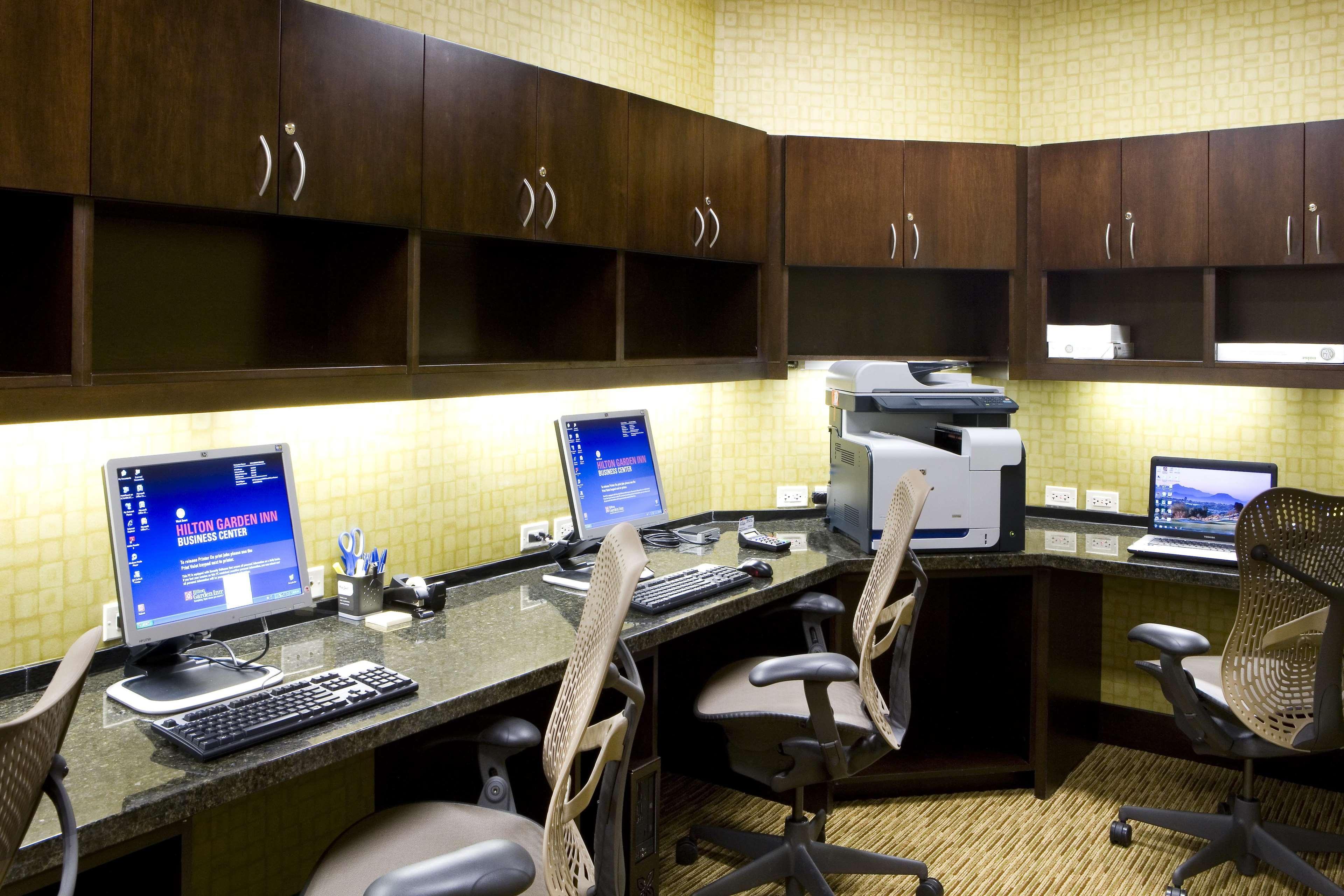 Hilton Garden Inn Shirlington Арлингтон Экстерьер фото