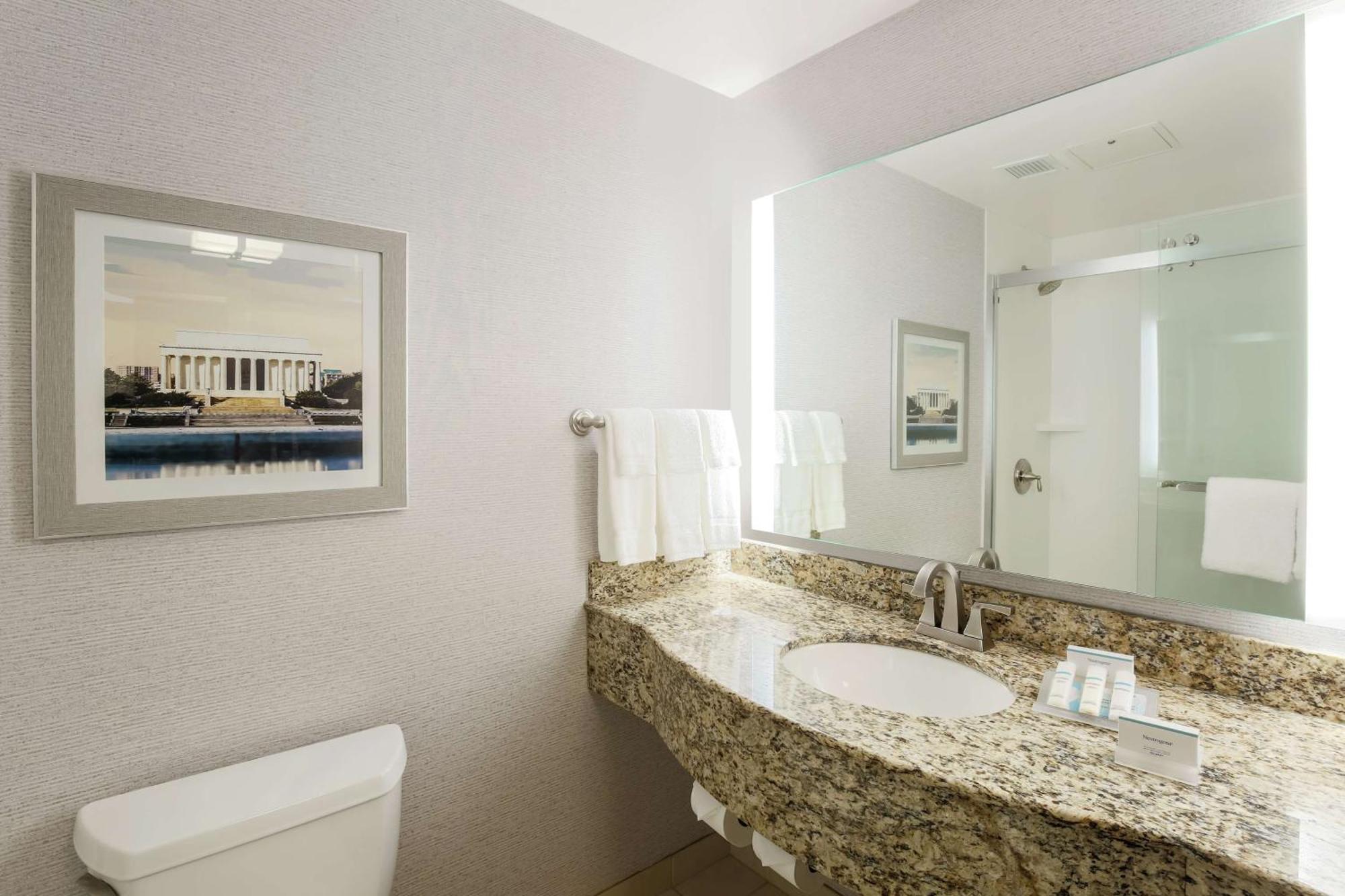 Hilton Garden Inn Shirlington Арлингтон Экстерьер фото