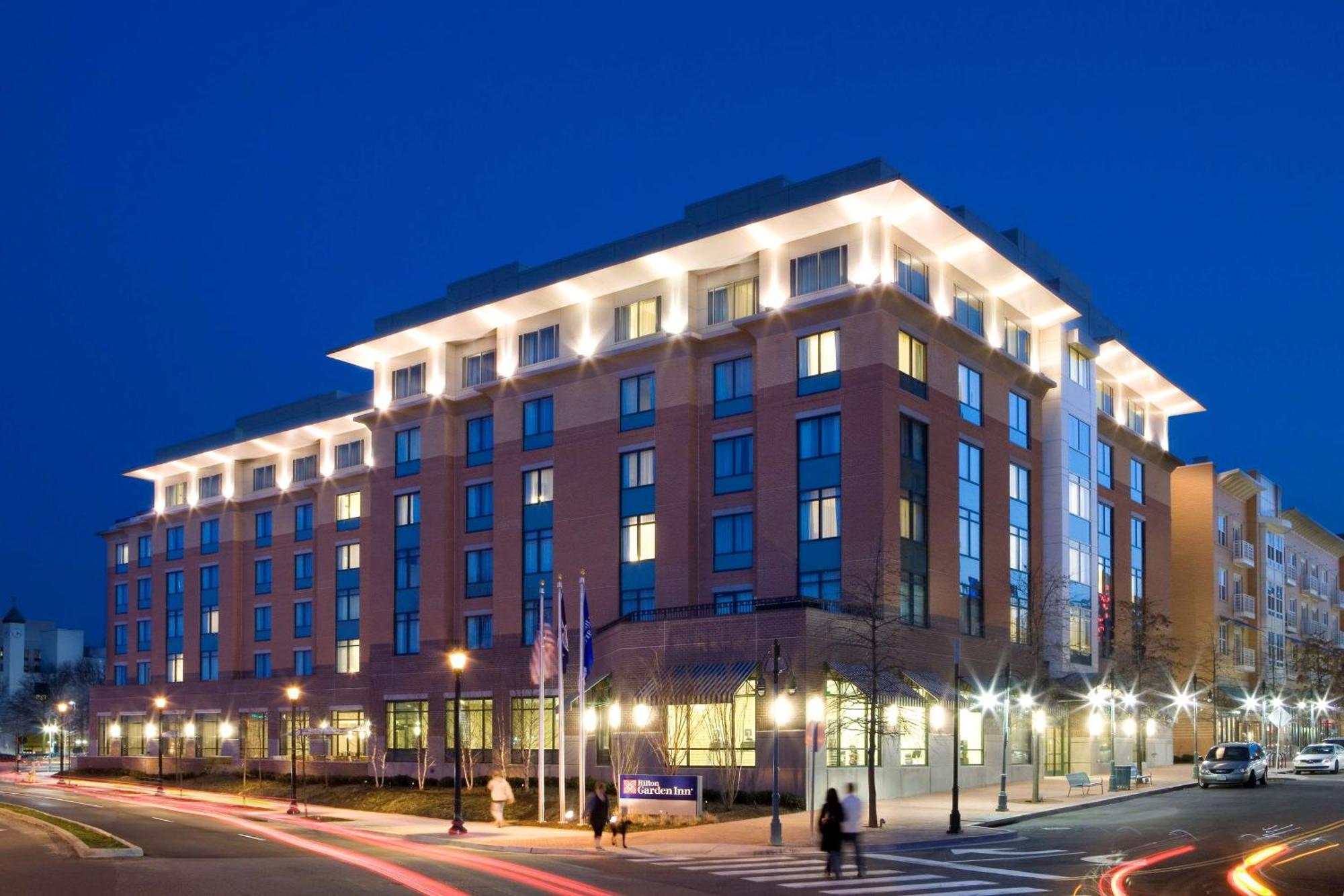 Hilton Garden Inn Shirlington Арлингтон Экстерьер фото